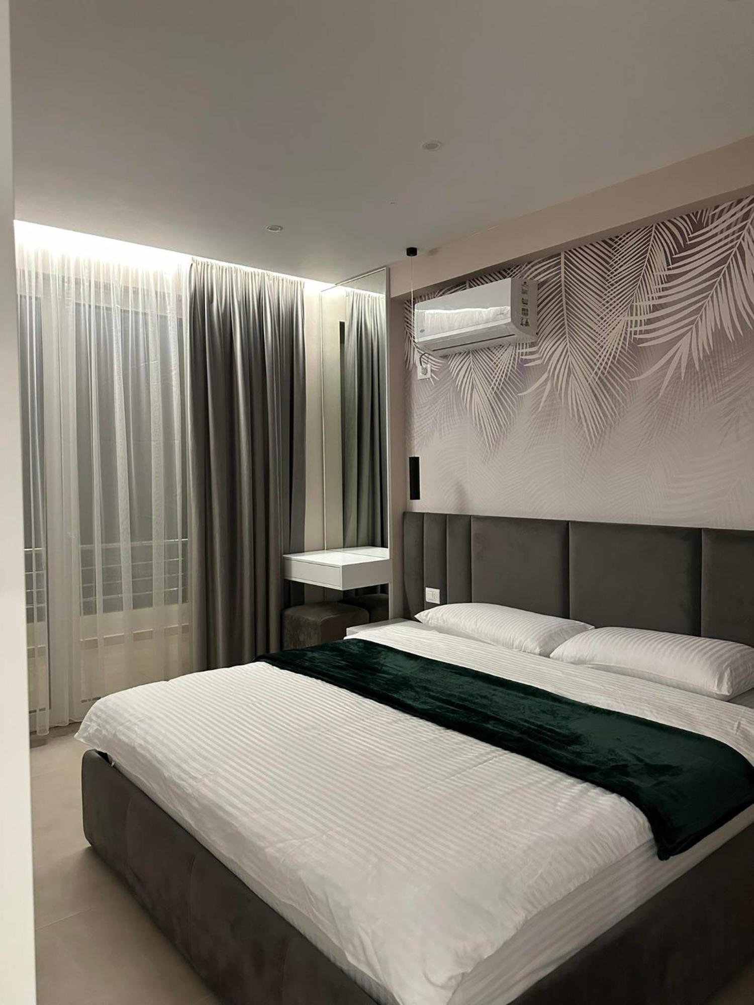 Sea View Apartment Luxury Vlorë Extérieur photo