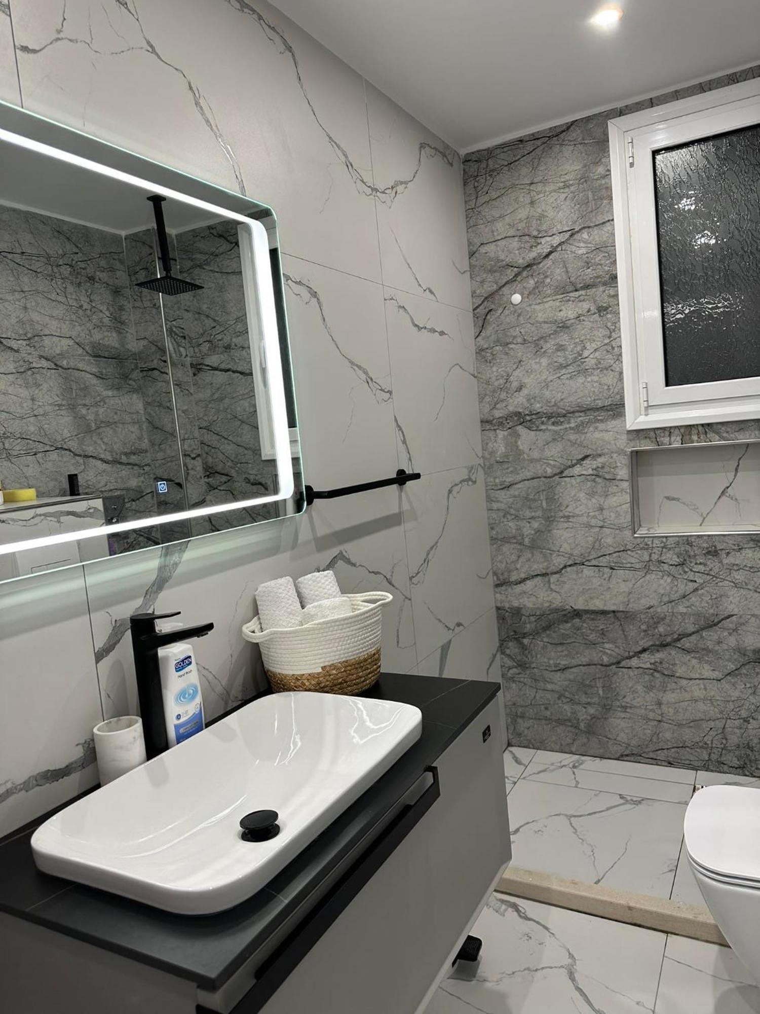Sea View Apartment Luxury Vlorë Extérieur photo