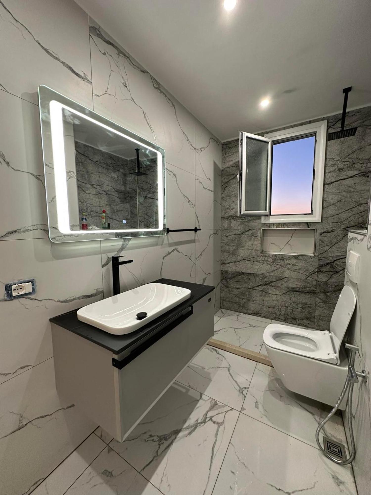 Sea View Apartment Luxury Vlorë Extérieur photo