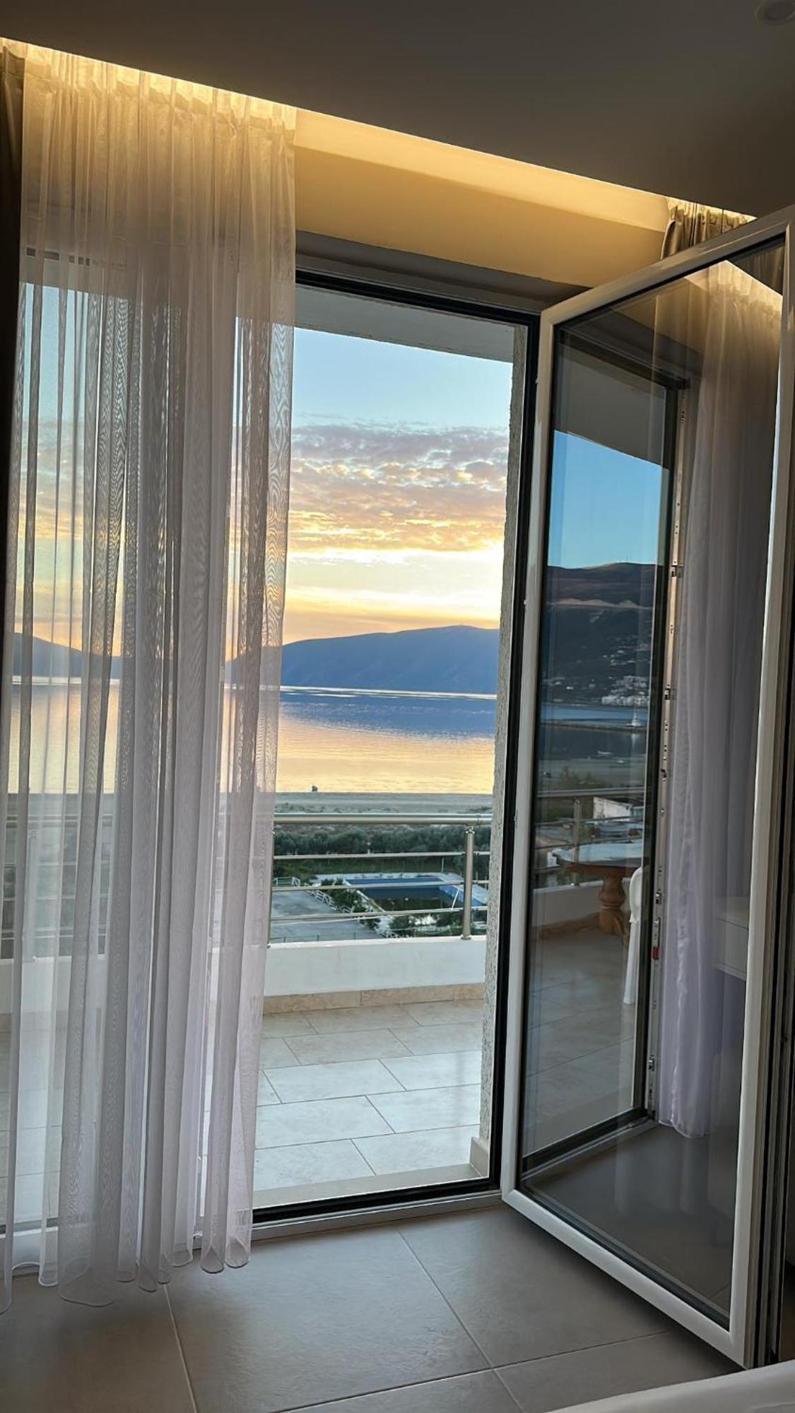 Sea View Apartment Luxury Vlorë Extérieur photo