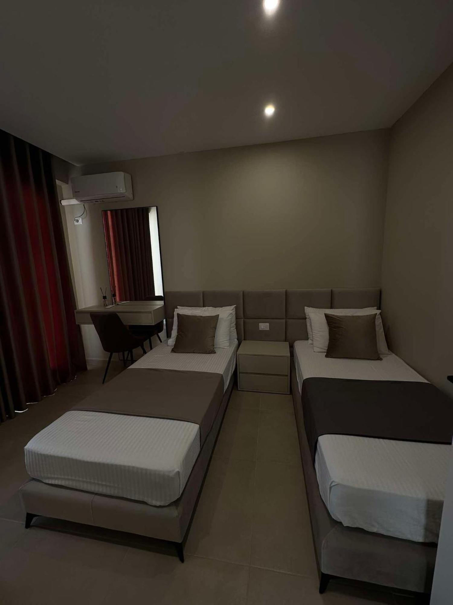 Sea View Apartment Luxury Vlorë Extérieur photo